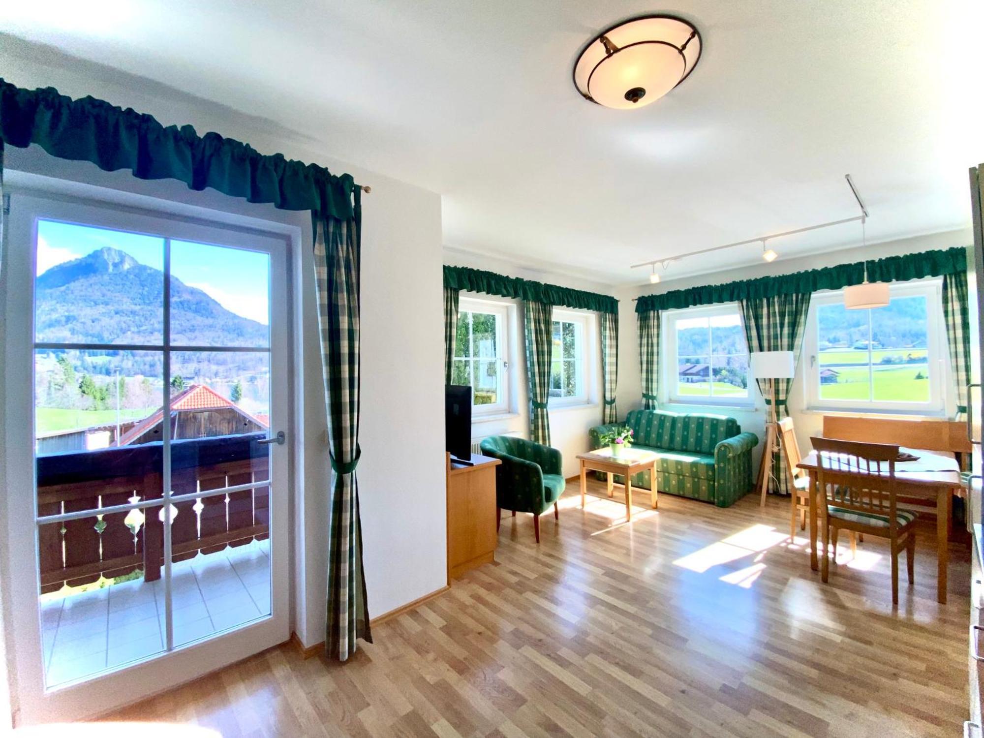 One-Bedroom Apartment Lake View